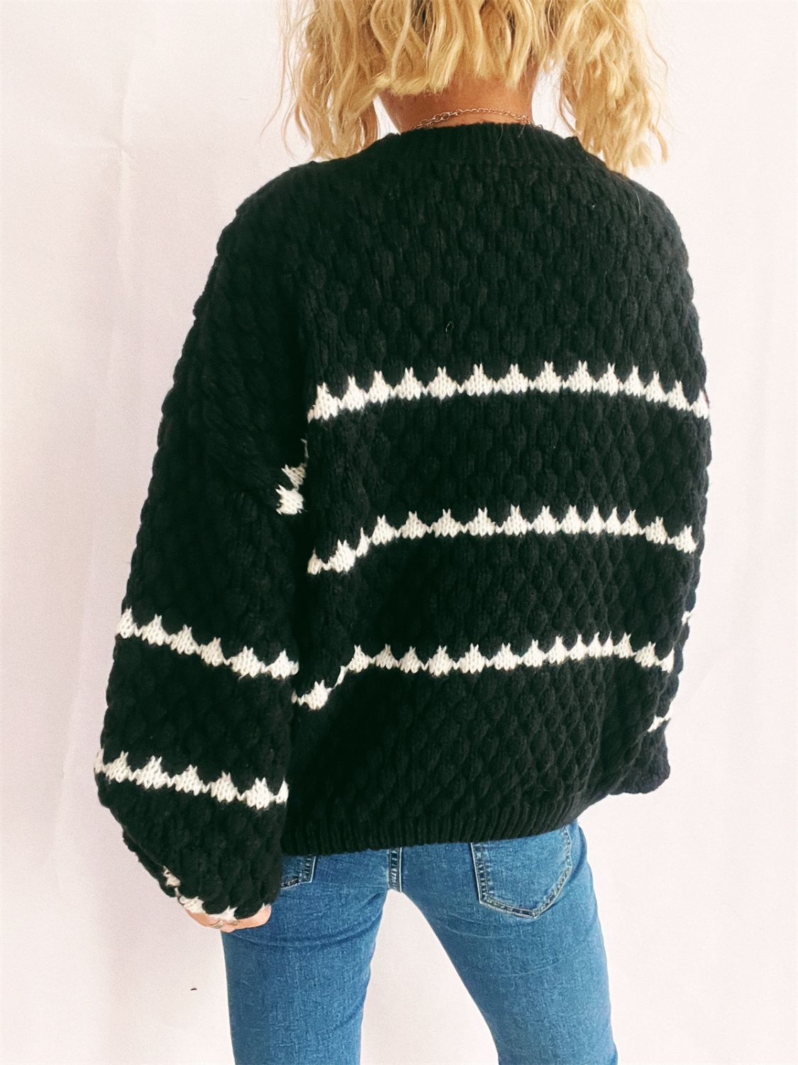 Well Tailored Sweater with a Graceful Silhouette