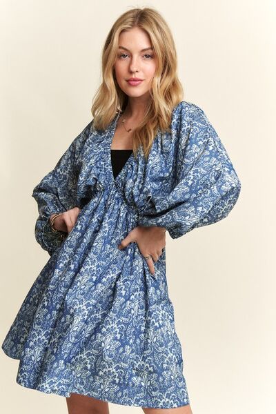 Beautifully Finished Dress in a Timeless Design