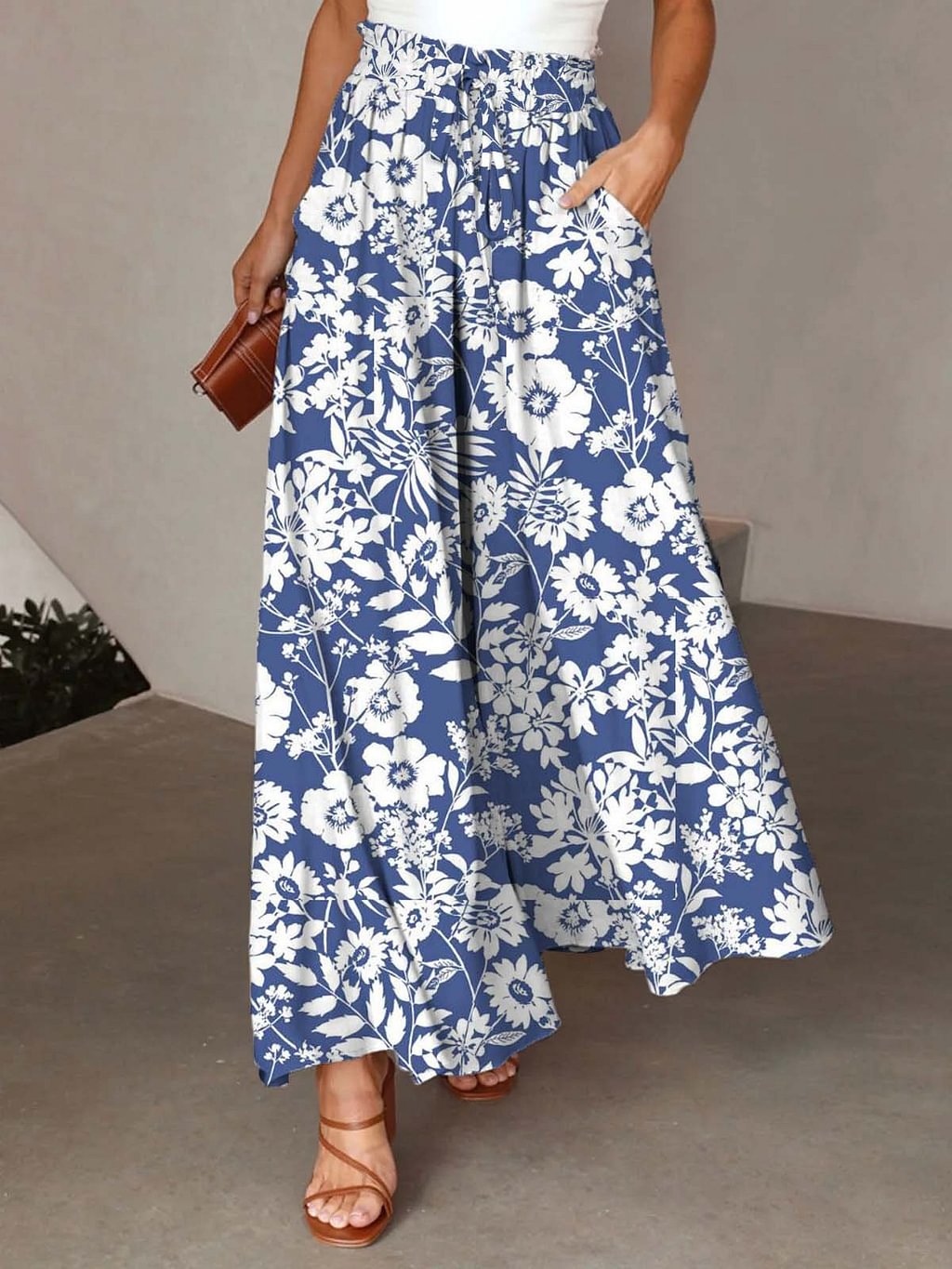 Elegantly Styled Trousers for Everyday Wear