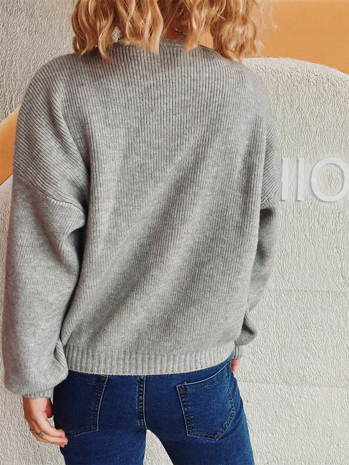 Well Tailored Cardigan with a Graceful Silhouette