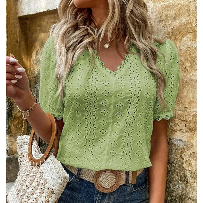Well Tailored Blouse with a Graceful Silhouette