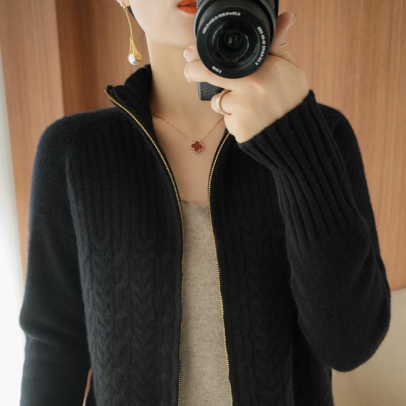 Well Tailored Cardigan with a Graceful Silhouette
