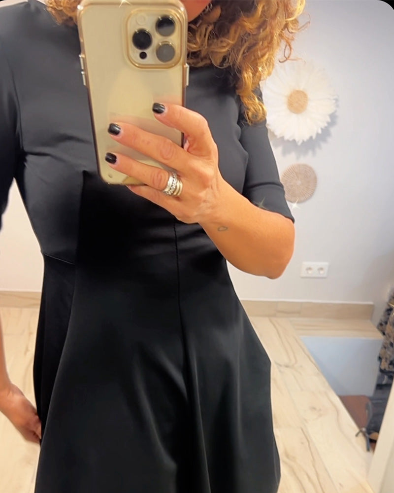 Well Tailored Dress with a Graceful Silhouette