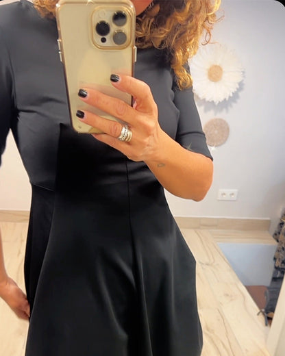 Well Tailored Dress with a Graceful Silhouette