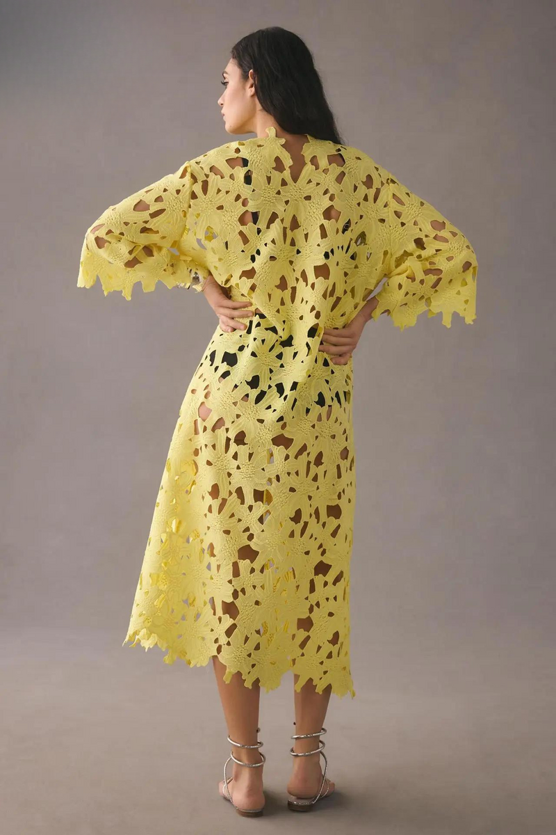 Effortlessly Elegant Dress with a Timeless Design