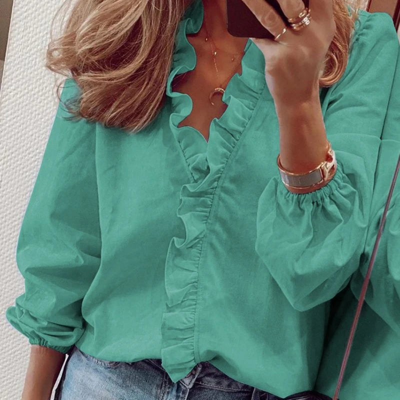 Classic Vintage Blouse with a Flattering Fit