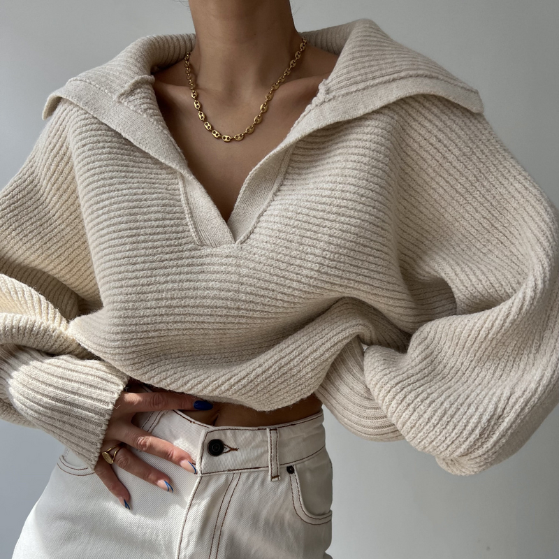 Effortlessly Elegant Sweater with a Timeless Design