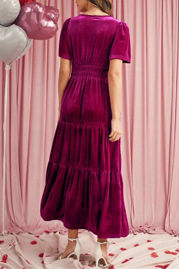 Effortlessly Elegant Dress with a Timeless Design