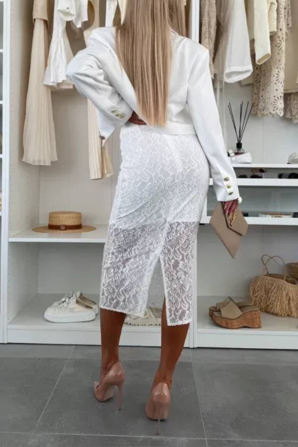 Beautifully Finished Garment in a Timeless Design