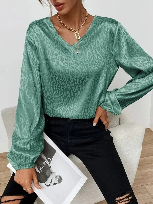 Sophisticated Blouse with a Clean Classic Look