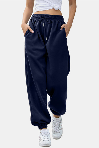 Effortlessly Elegant Pants with a Timeless Design