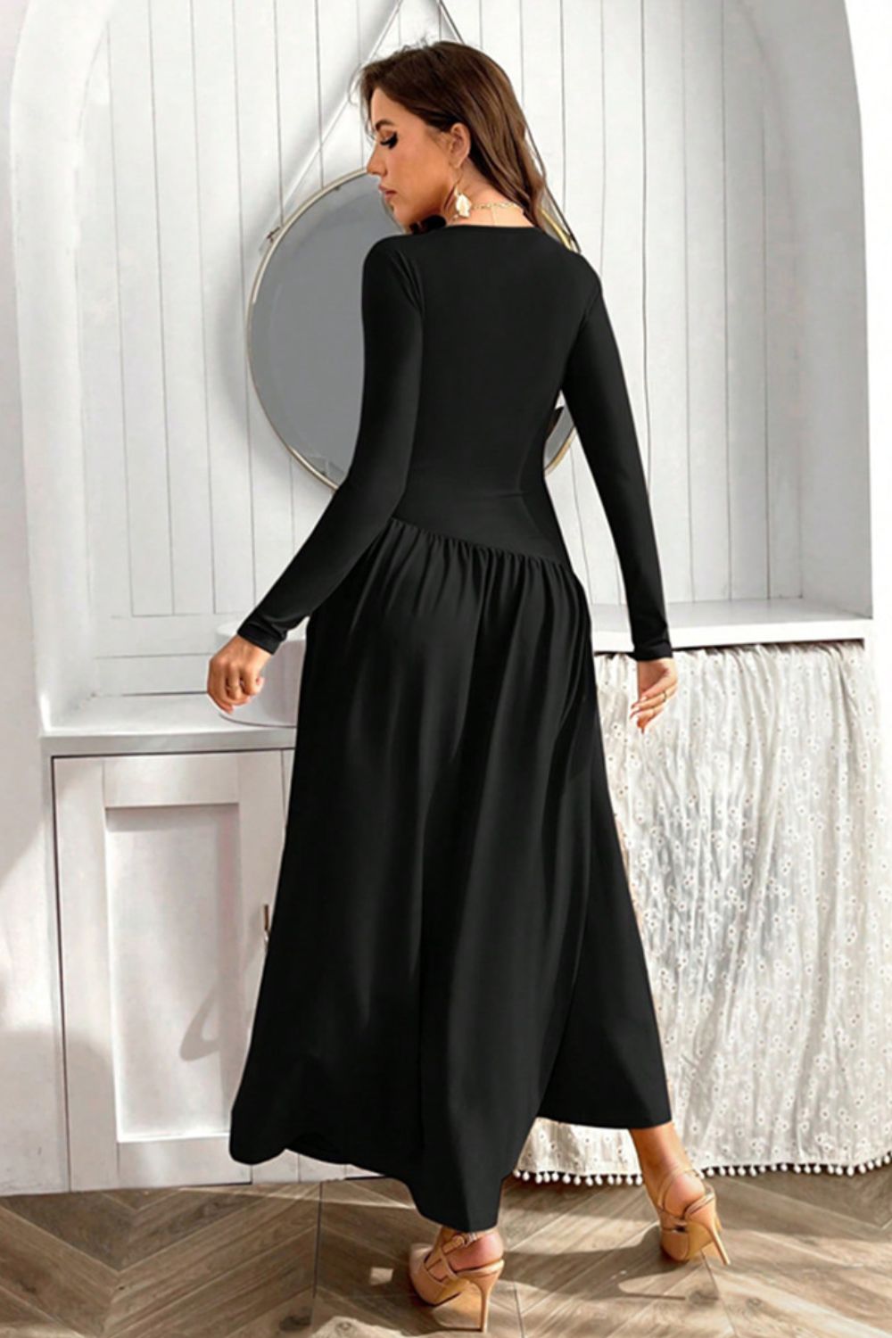 Gracefully Styled Dress for Any Occasion
