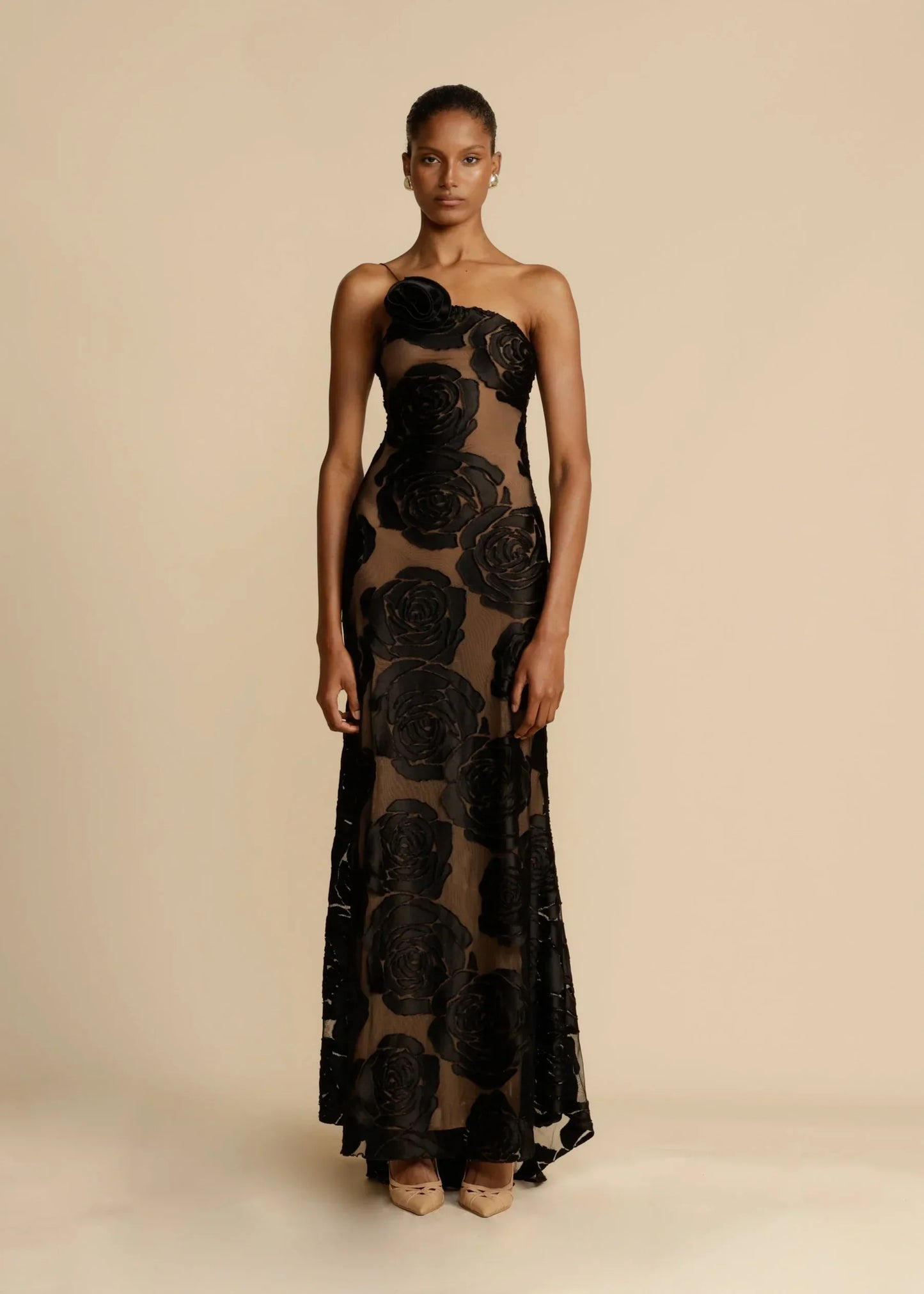Well Tailored Dress with a Graceful Silhouette