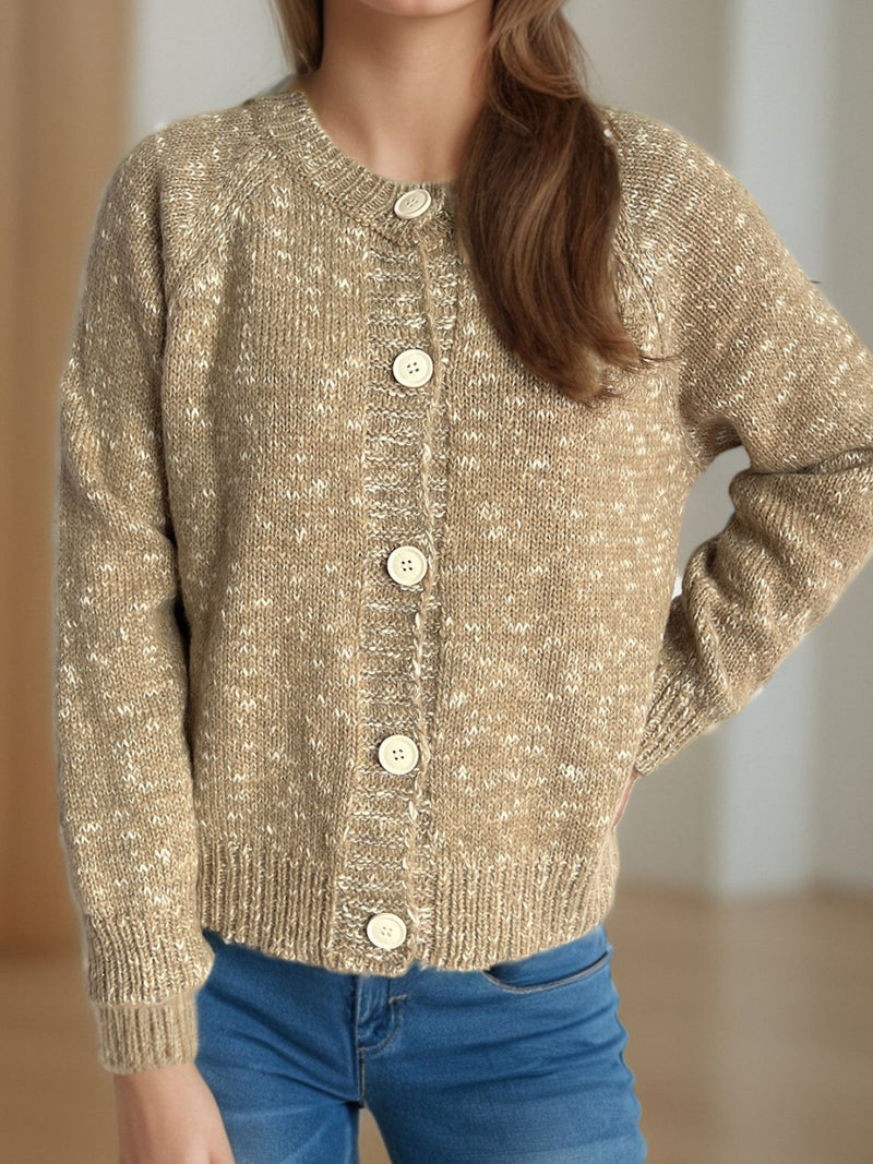 Effortlessly Elegant Cardigan with a Timeless Design