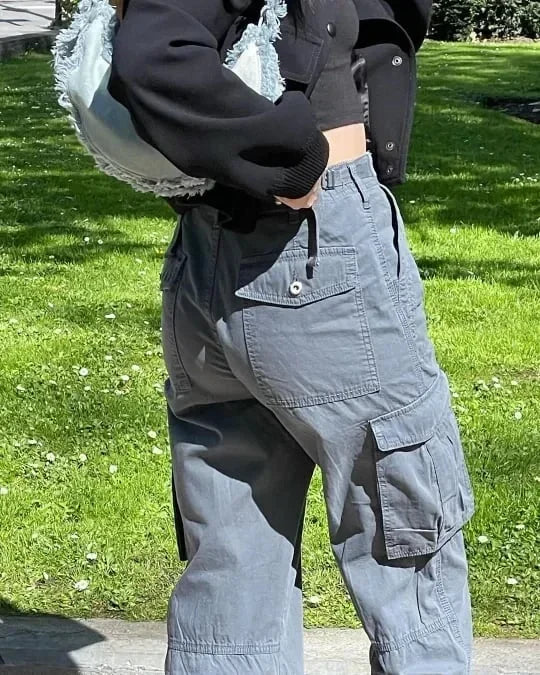 Elegantly Styled Trousers for Everyday Wear