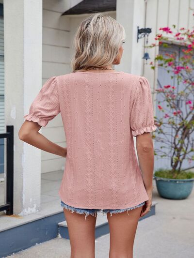 Well Tailored Top with a Graceful Silhouette