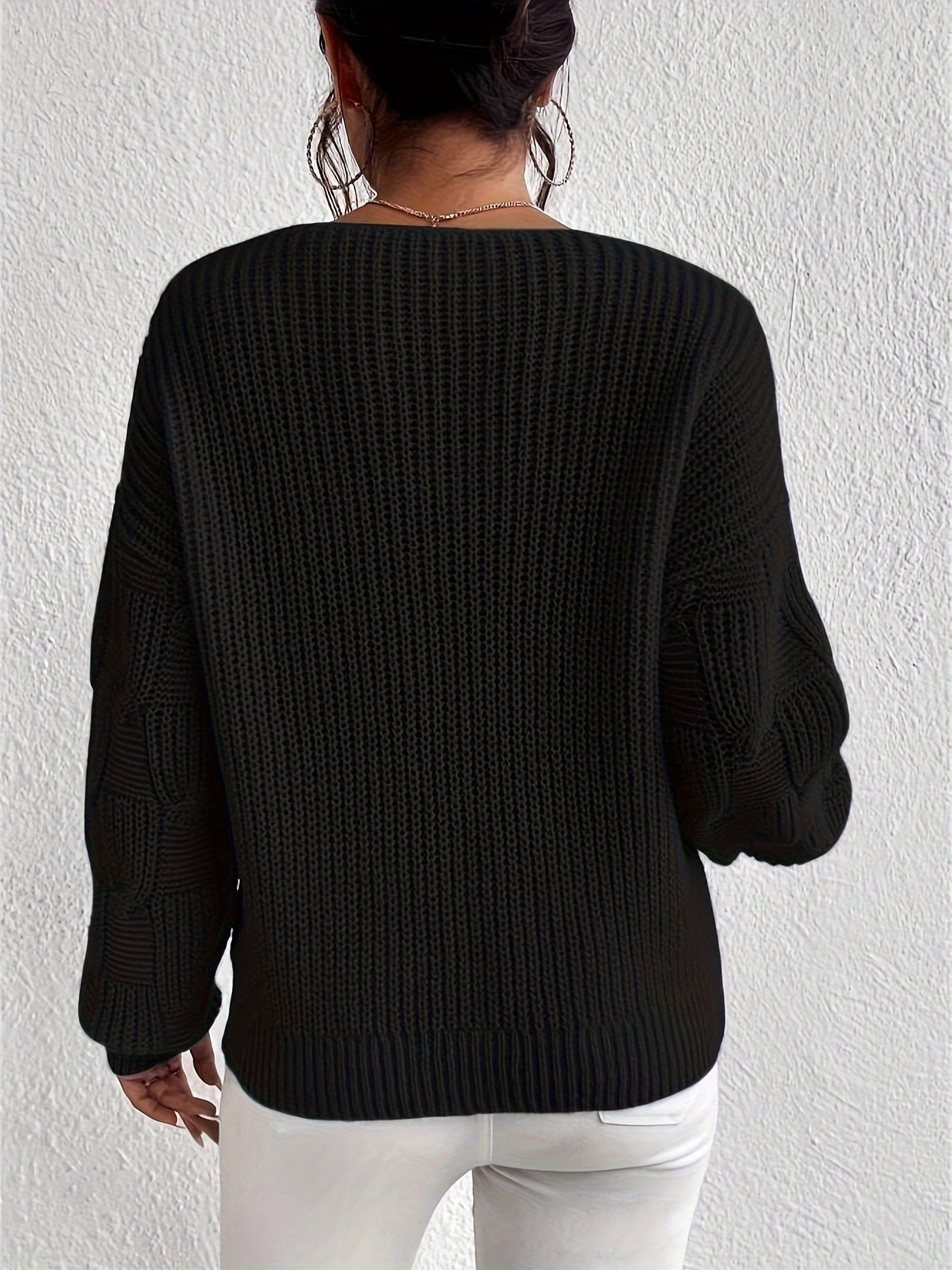 Well Tailored Sweater with a Graceful Silhouette