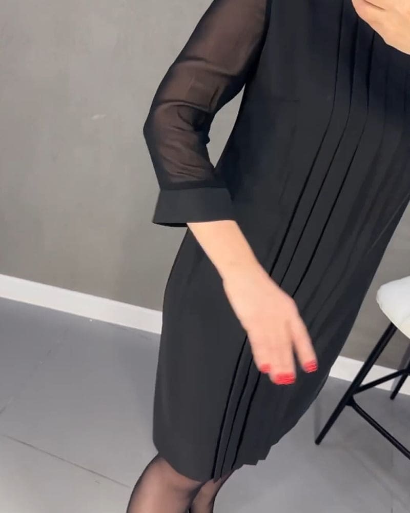 Beautifully Finished Dress in a Timeless Design