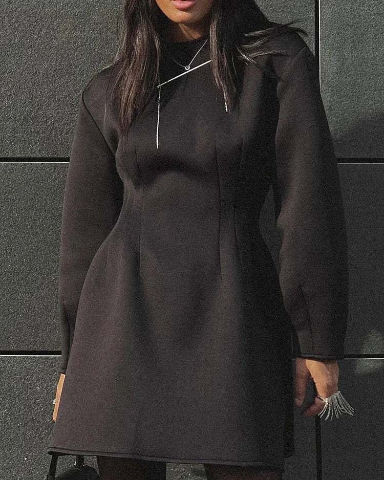 Effortlessly Elegant Dress with a Timeless Design