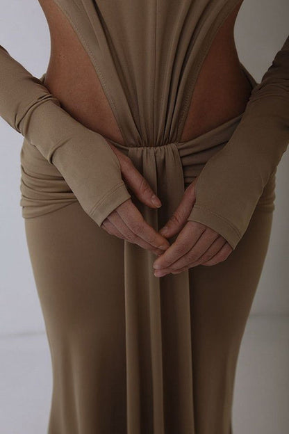 Well Tailored Dress with a Graceful Silhouette