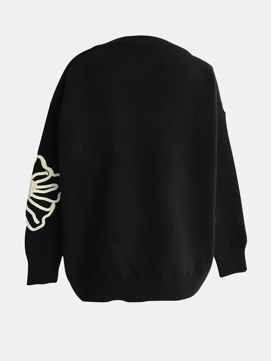 Effortlessly Elegant Sweater with a Timeless Design