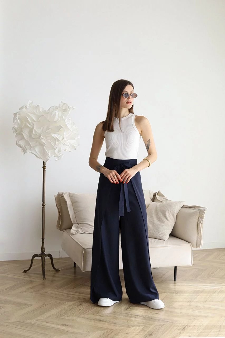 Effortlessly Elegant Trousers with a Timeless Design