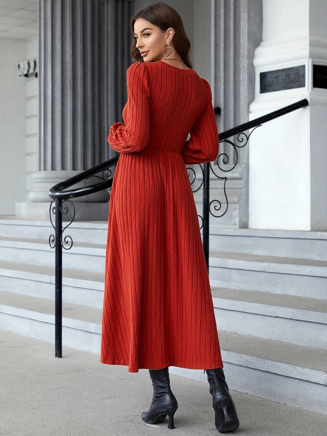 Sophisticated Dress with a Clean Classic Look