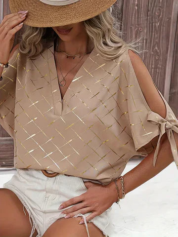 Well Tailored Blouse with a Graceful Silhouette