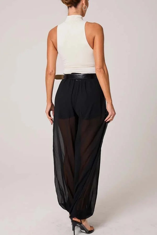 Effortlessly Elegant Pants with a Timeless Design