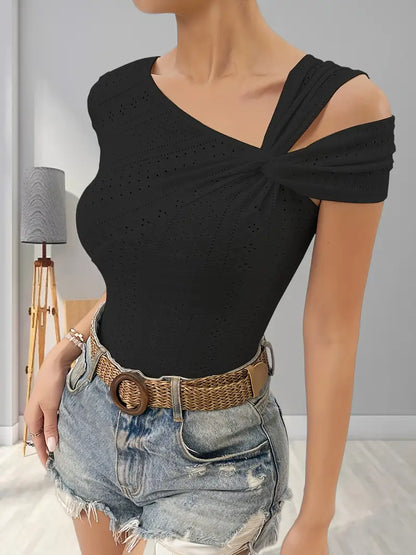 Well Tailored Top with a Graceful Silhouette