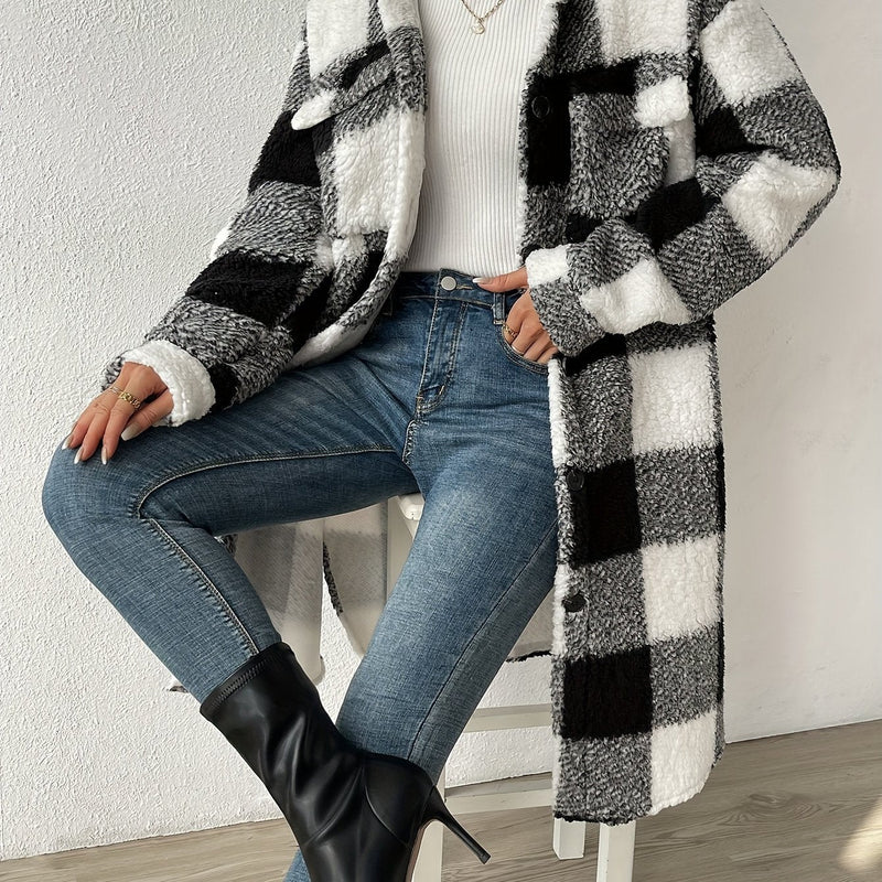 Well Tailored Coat with a Graceful Silhouette