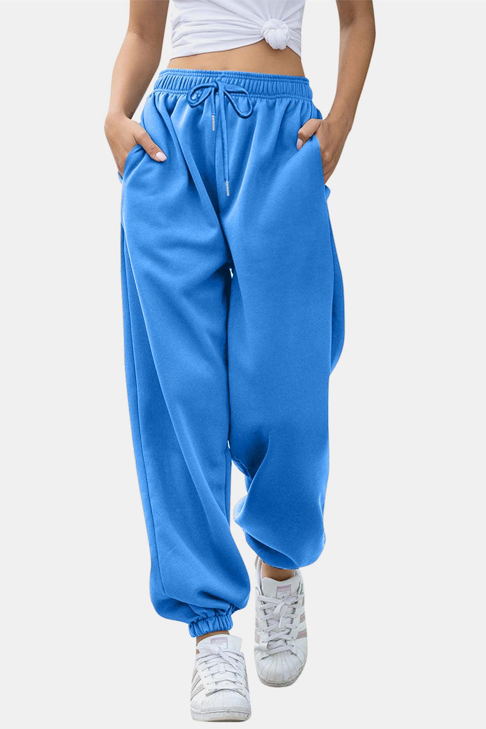 Effortlessly Elegant Pants with a Timeless Design