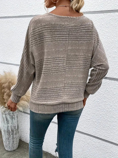 Well Tailored Sweater with a Graceful Silhouette