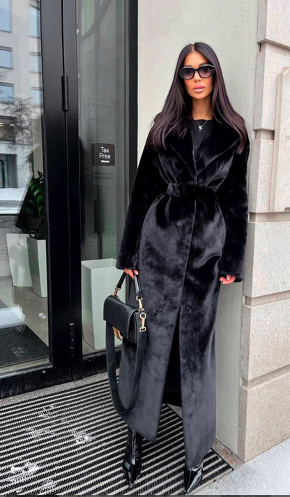 Classic Vintage & Enduringly Stylish Coat