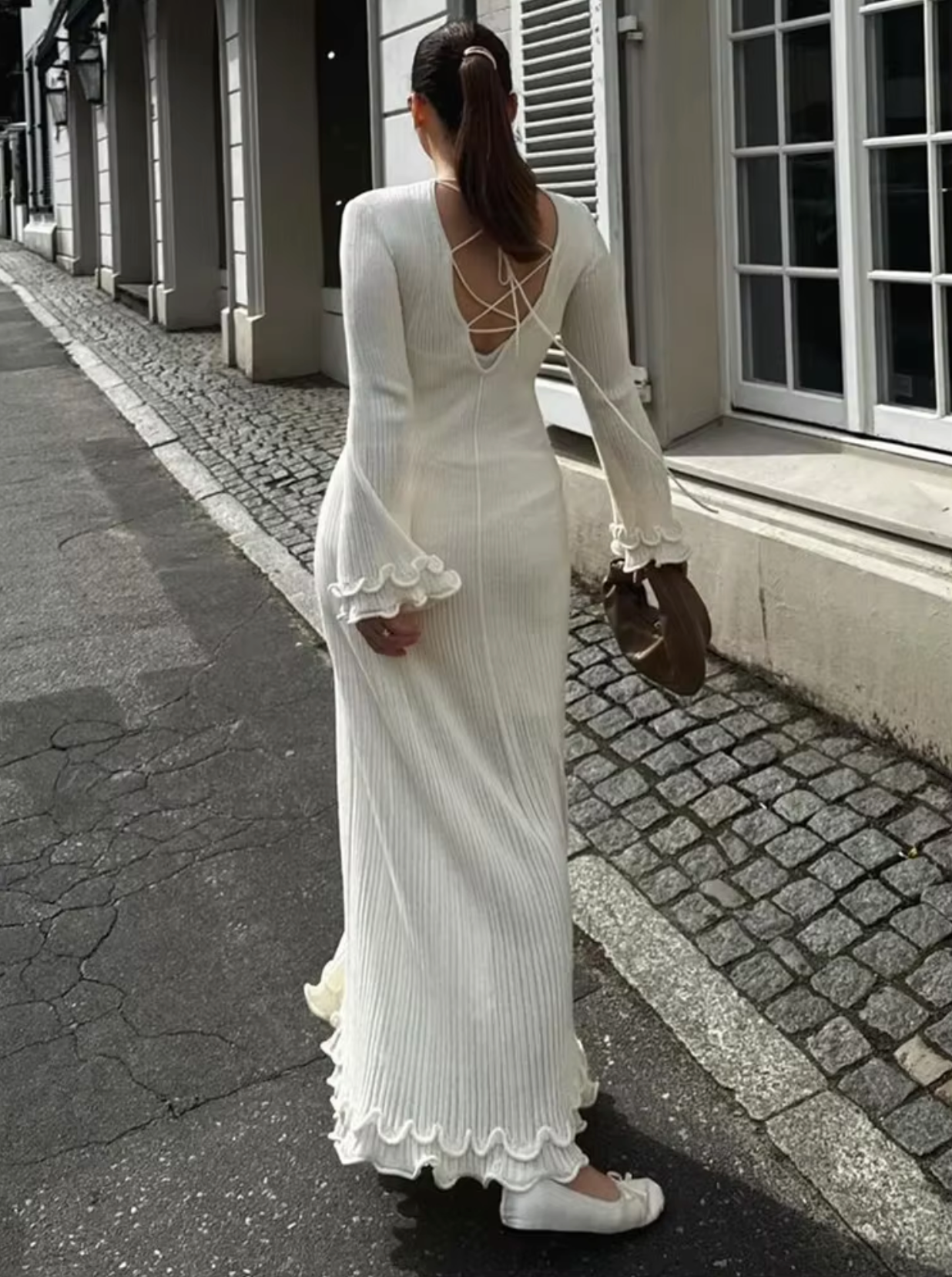 Beautifully Finished Dress in a Timeless Design