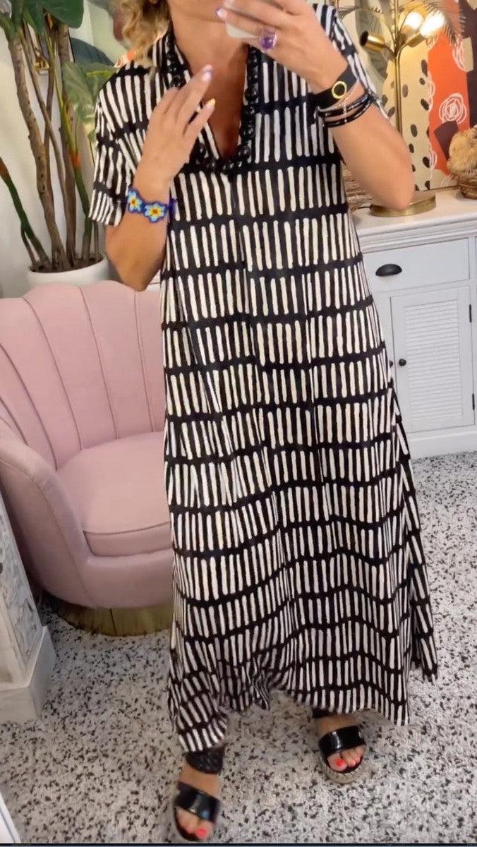 Classic Vintage Dress with a Flattering Fit