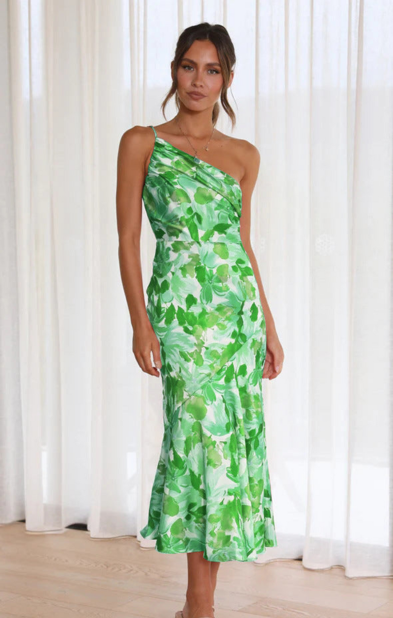 Well Tailored Dress with a Graceful Silhouette