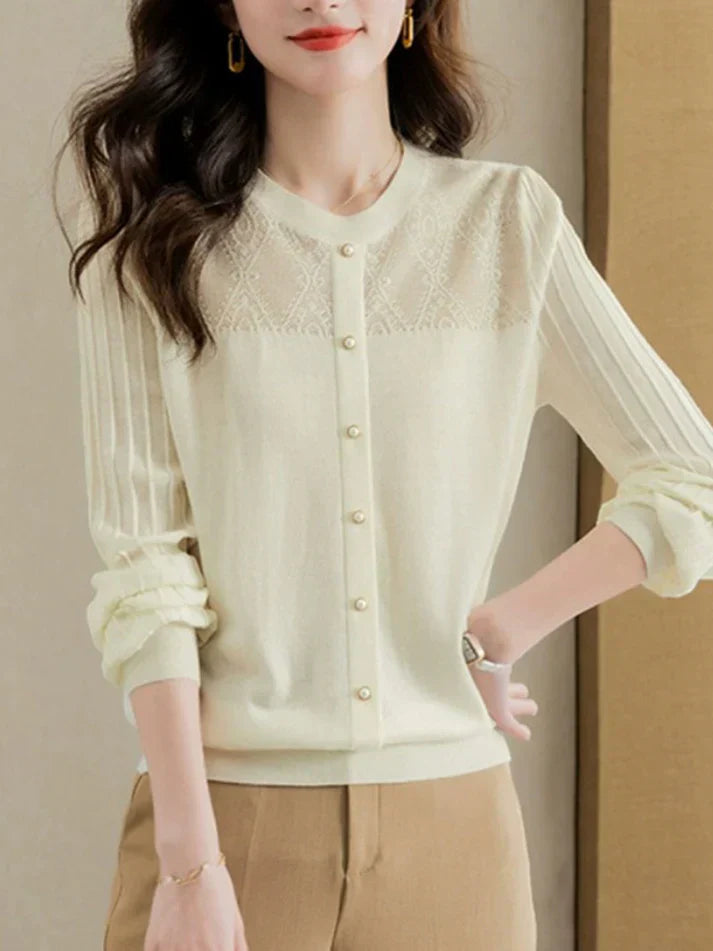 Effortlessly Elegant Blouse with a Timeless Design