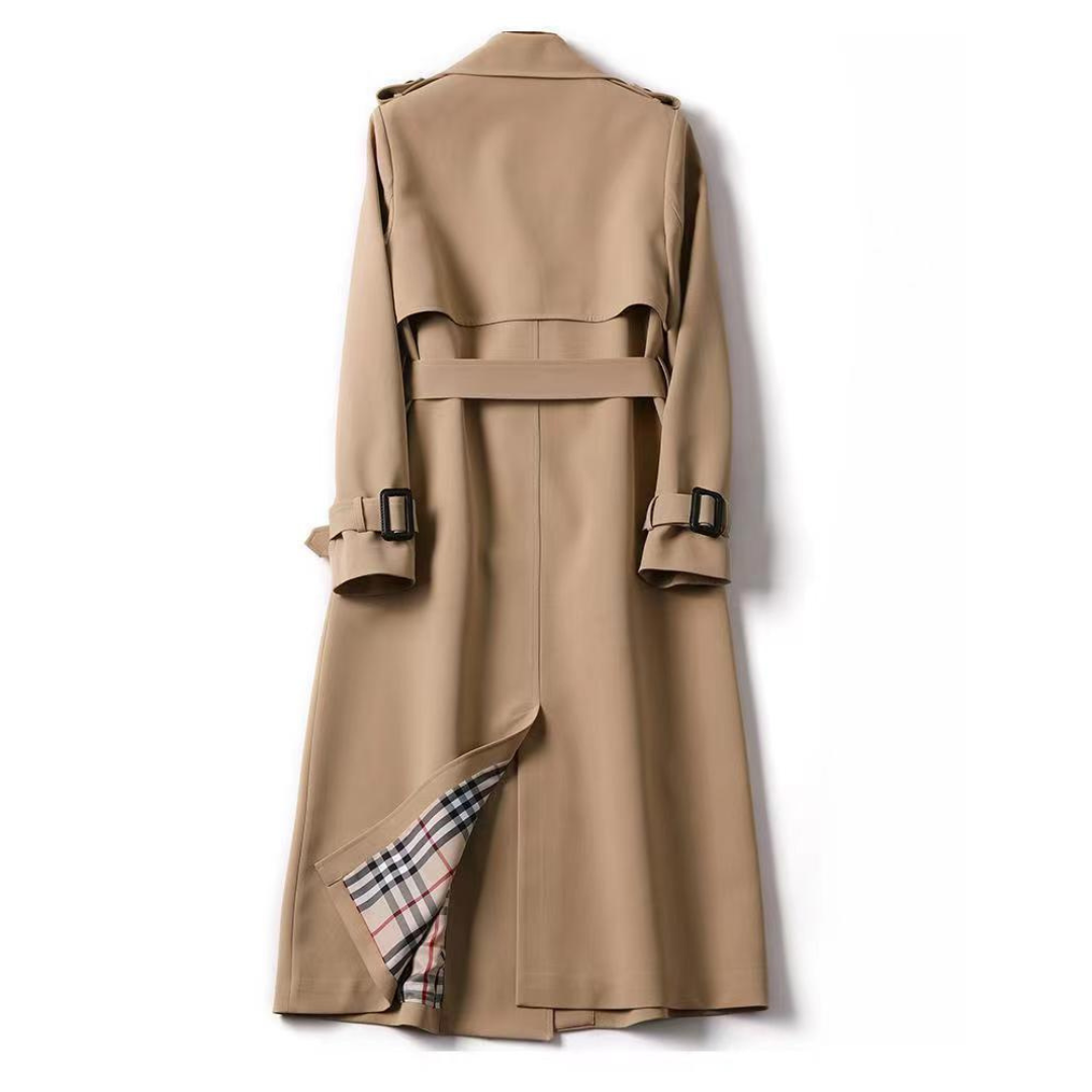 Beautifully Finished Coat in a Timeless Design