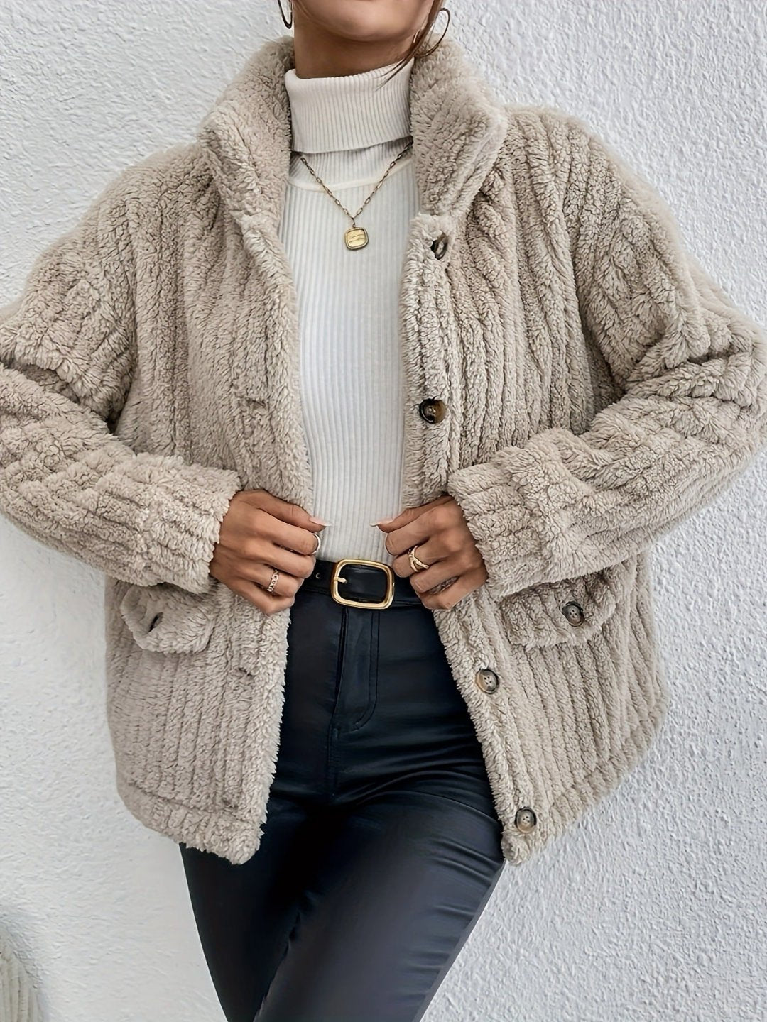 Well Tailored Cardigan with a Graceful Silhouette