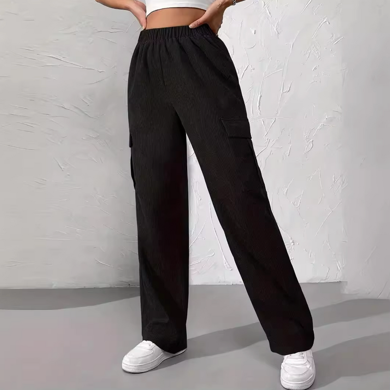 Effortlessly Elegant Pants with a Timeless Design