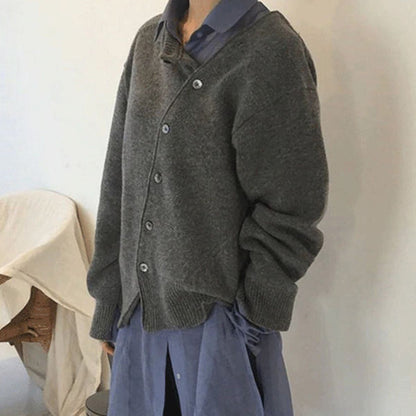 Effortlessly Elegant Sweater with a Timeless Design