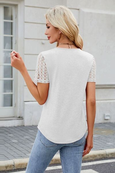 Well Tailored T-Shirt with a Graceful Silhouette