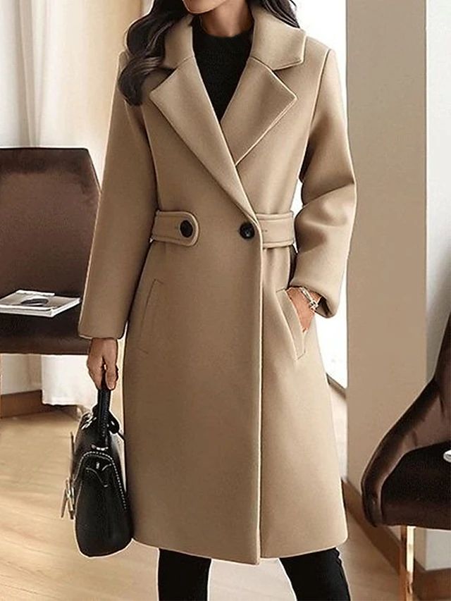 Elegantly Styled Coat for Everyday Wear