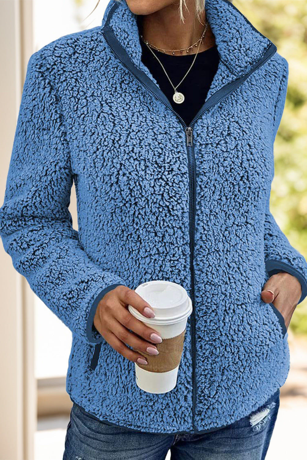 Effortlessly Elegant Jacket with a Timeless Design