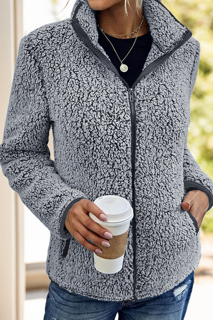 Effortlessly Elegant Jacket with a Timeless Design