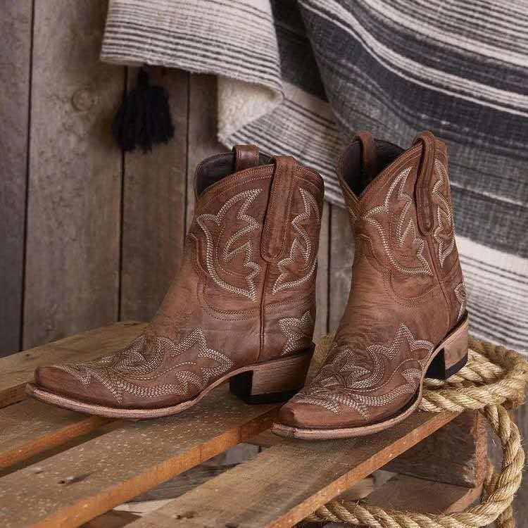 Graceful Orthopedic Boots for Modern Look