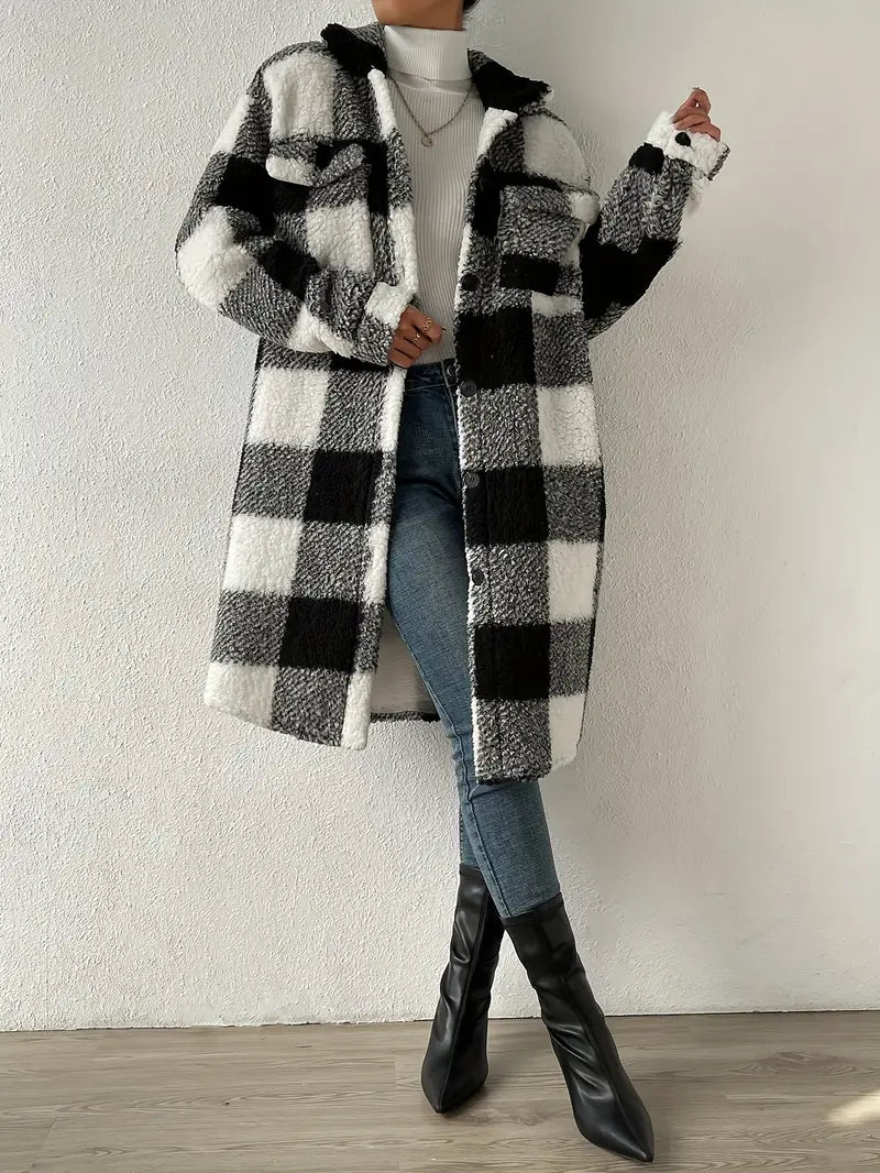 Well Tailored Coat with a Graceful Silhouette