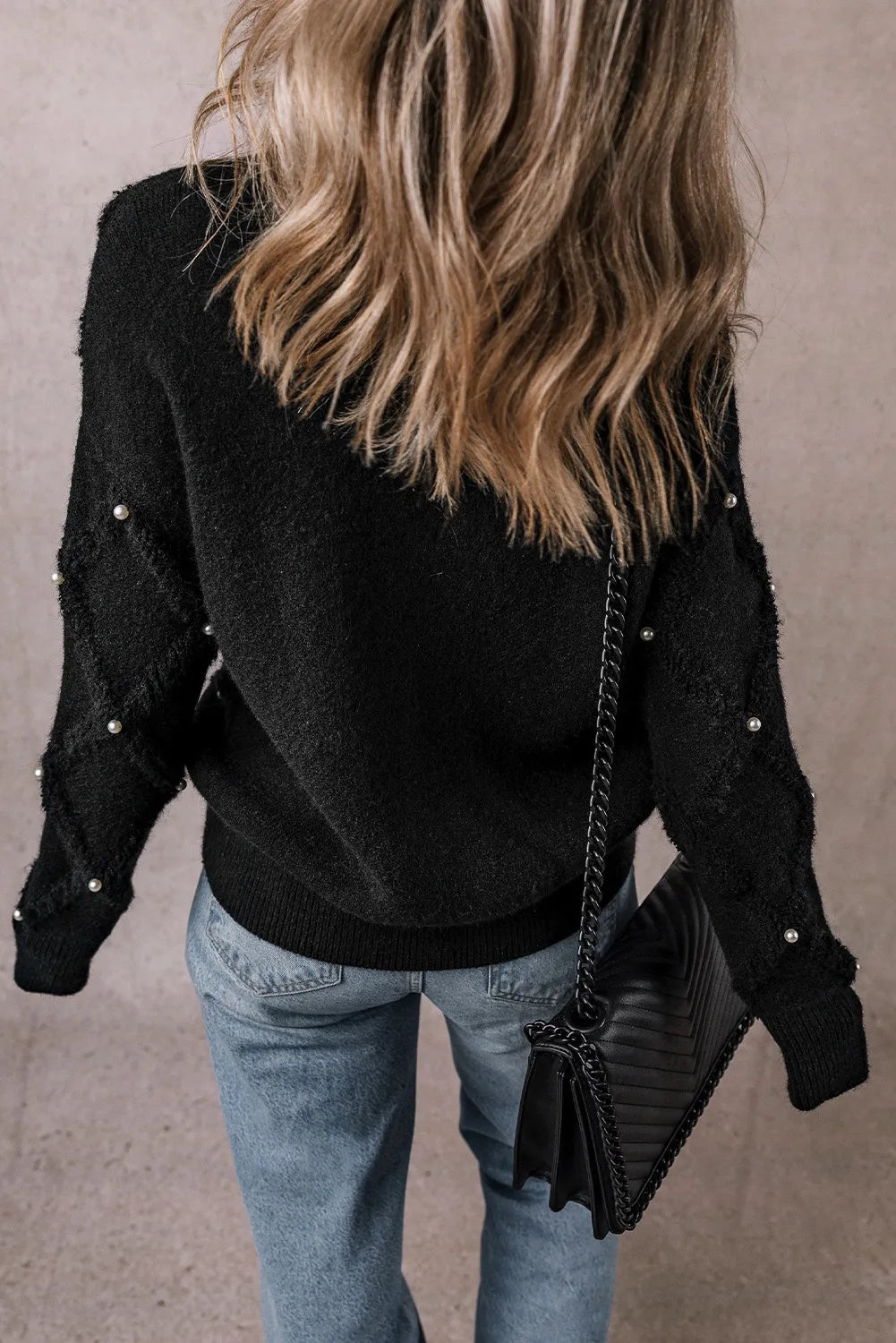 Effortlessly Elegant Sweater with a Timeless Design