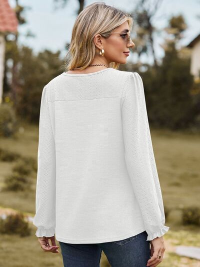 Well Tailored Top with a Graceful Silhouette